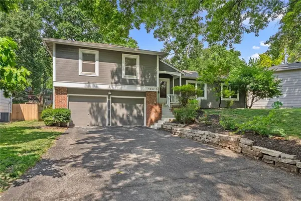 10810 Oak ST, Kansas City, MO 64114