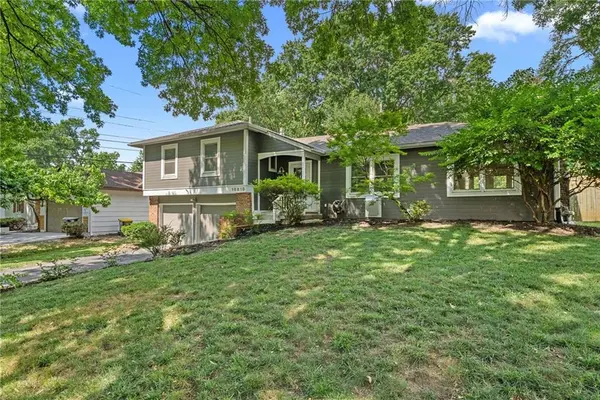 10810 Oak ST, Kansas City, MO 64114