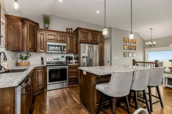 915 W 7th AVE, Kearney, MO 64060