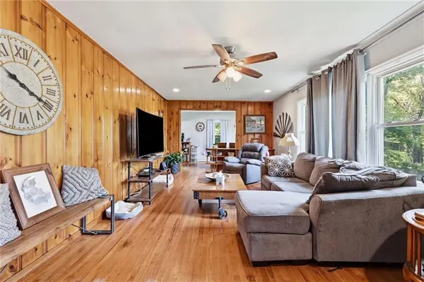 16806 James Downey RD, Independence, MO 64057