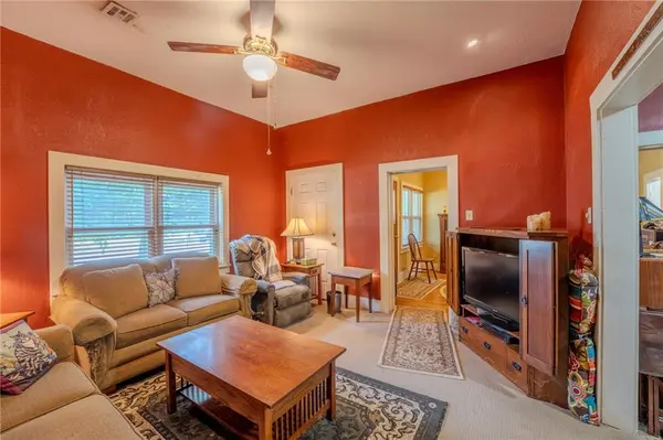 325 W Montgomery ST, Thayer, KS 66776