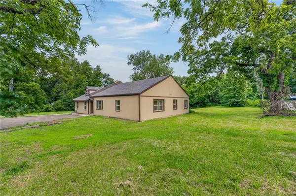 5851 Barnes AVE, Kansas City, MO 64119