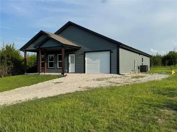 213 Bald Eagle DR, Linn Valley, KS 66040
