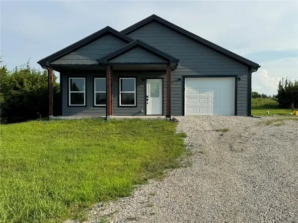 213 Bald Eagle DR, Linn Valley, KS 66040