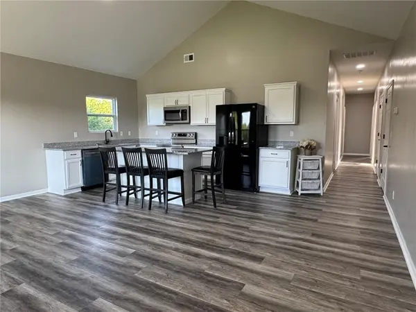 213 Bald Eagle DR, Linn Valley, KS 66040