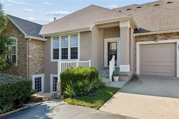 11575 S Bell Court Drive#104 DR, Olathe, KS 66061