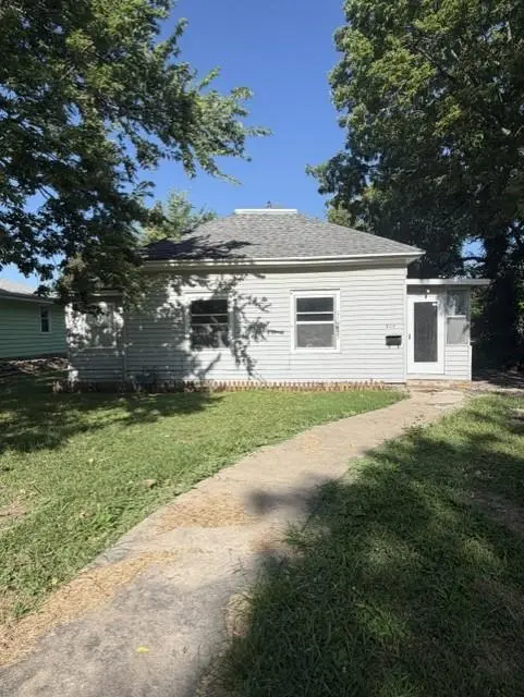 604 N 3rd ST, Burlington, KS 66839