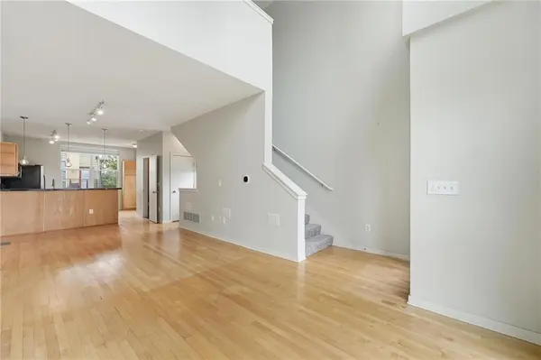 4577 Madison AVE #E4, Kansas City, MO 64111
