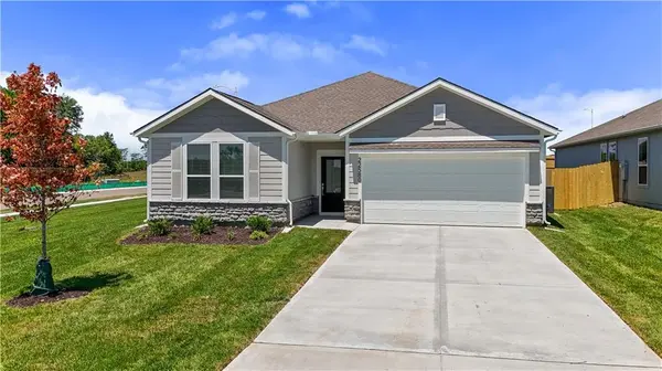 22580 W 214th TER, Spring Hill, KS 66083