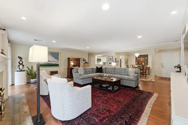 7223 Mission RD #104, Prairie Village, KS 66208