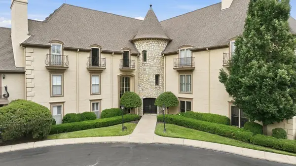 7223 Mission RD #104, Prairie Village, KS 66208