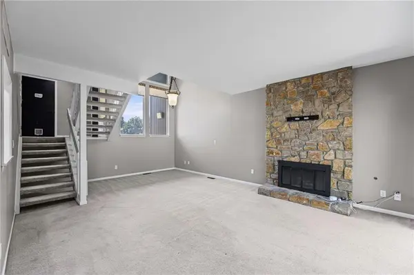 8058 Colony LN, Lenexa, KS 66215