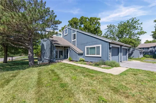 8058 Colony LN, Lenexa, KS 66215