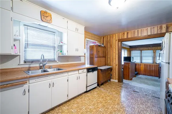 1501 S 20th ST #W, St Joseph, MO 64507
