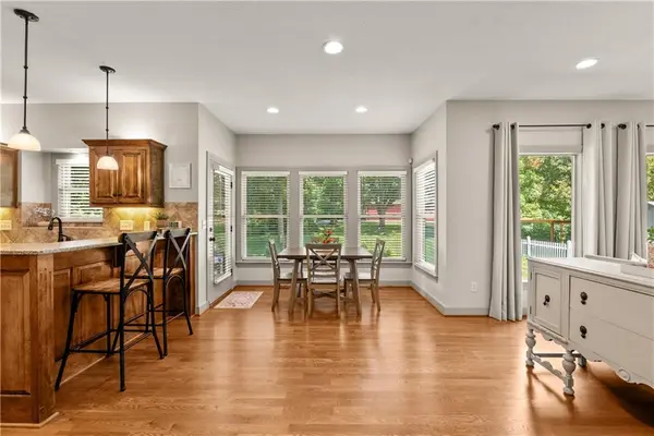 1824 NE Woodview LN, Lee's Summit, MO 64086