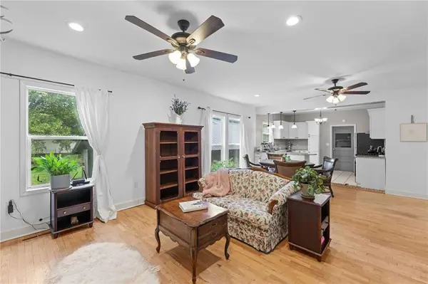 534 E 2nd AVE, Garnett, KS 66032