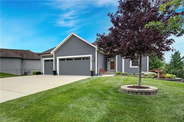 25973 W 143RD TER, Olathe, KS 66061