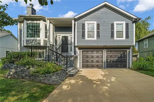 1073 N Logan ST, Olathe, KS 66061