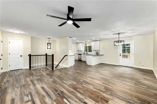 8707 E 80th TER, Raytown, MO 64138
