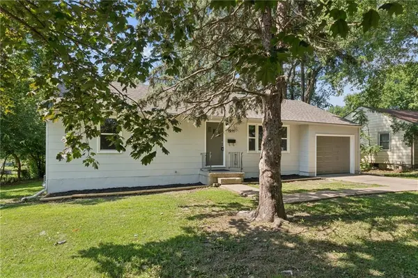 1211 NE 67th PL, Gladstone, MO 64118