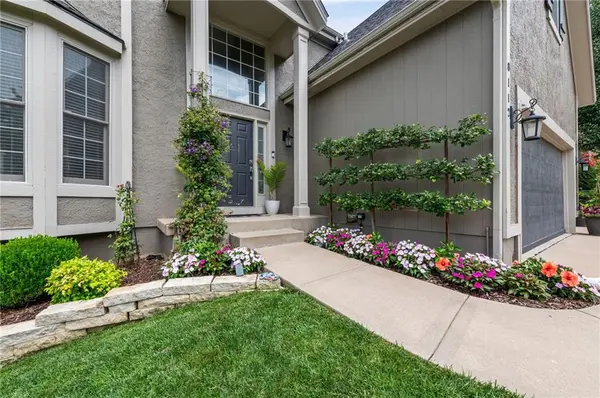 8112 W 145th ST, Overland Park, KS 66223