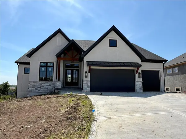 25517 W 114th TER, Olathe, KS 66061