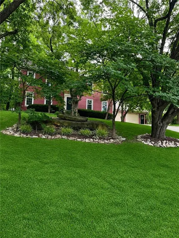 15821 Meadow LN, Overland Park, KS 66224