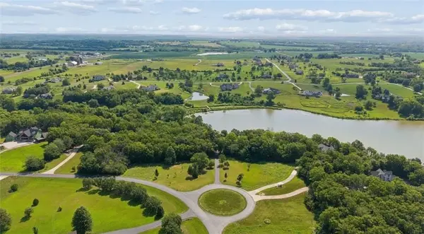 15404 Lake Point DR, Bonner Springs, KS 66012