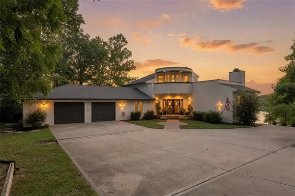 15404 Lake Point DR, Bonner Springs, KS 66012
