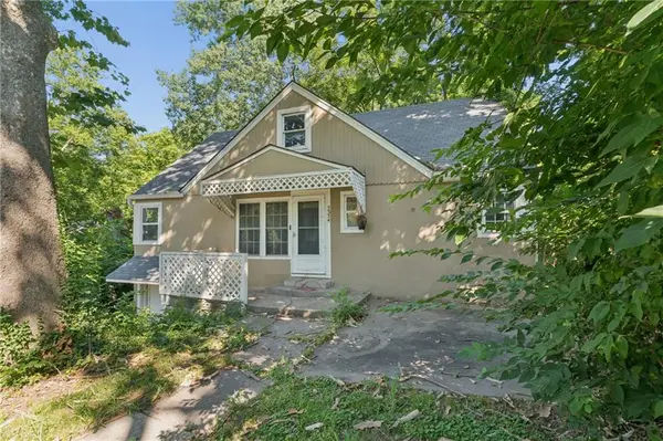 5234 NE Barnes AVE, Kansas City, MO 64119