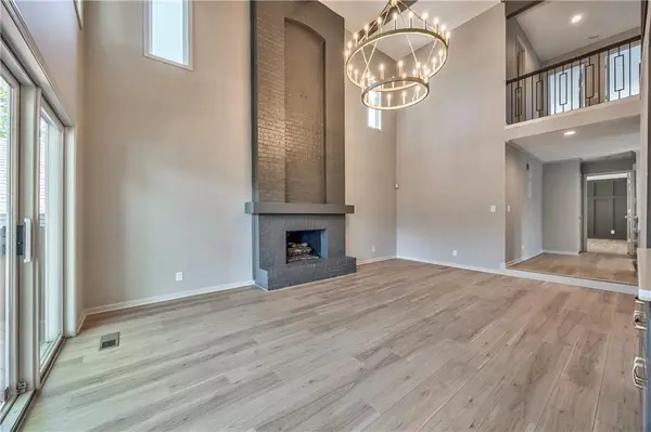 4512 W 90th ST, Prairie Village, KS 66207