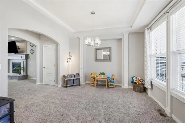 9161 Green RD, Lenexa, KS 66227
