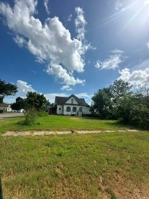 1102 Elm ST, Galena, KS 66739