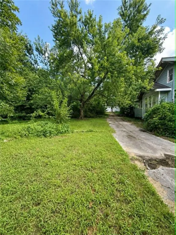 335 E 10th ST, Baxter Springs, KS 66713