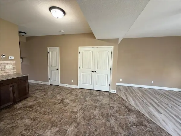 3837 NW 94th ST, Kansas City, MO 64154