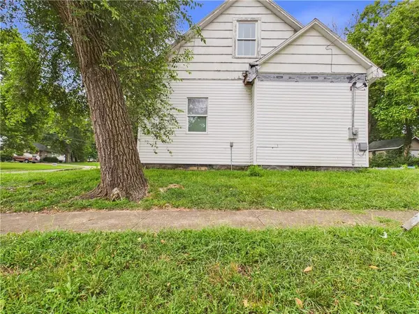 219 N 3rd ST, Clinton, MO 64735