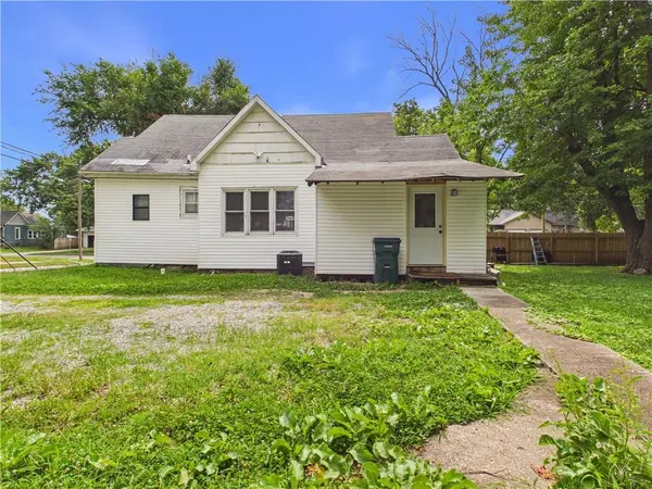 219 N 3rd ST, Clinton, MO 64735