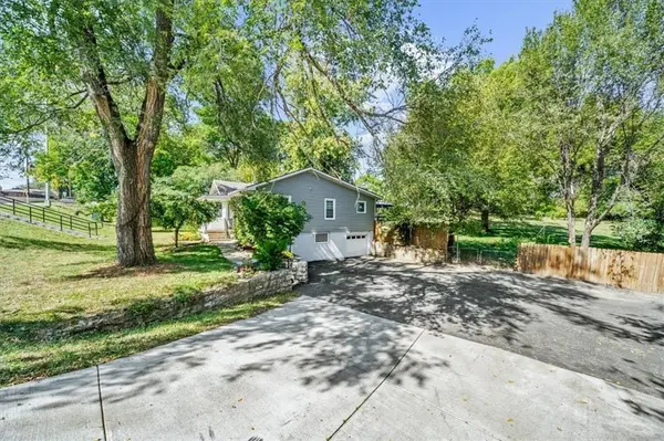 6240 Leavenworth RD, Kansas City, KS 66104