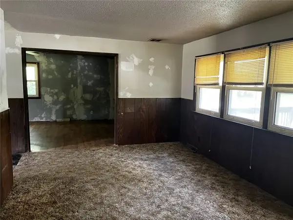 1204 Wornall RD, Excelsior Springs, MO 64024