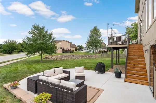 2101 SW ROBERTS CT, Lee's Summit, MO 64082