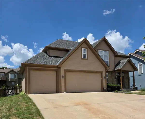 10760 N Laurel AVE, Kansas City, MO 64157