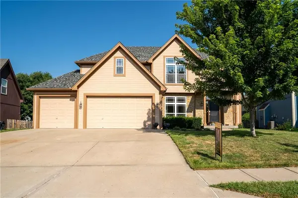 10760 N Laurel AVE, Kansas City, MO 64157