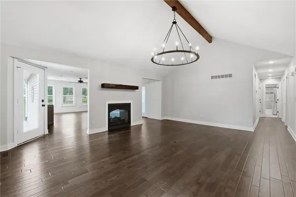 5625 W 201 ST, Stilwell, KS 66085