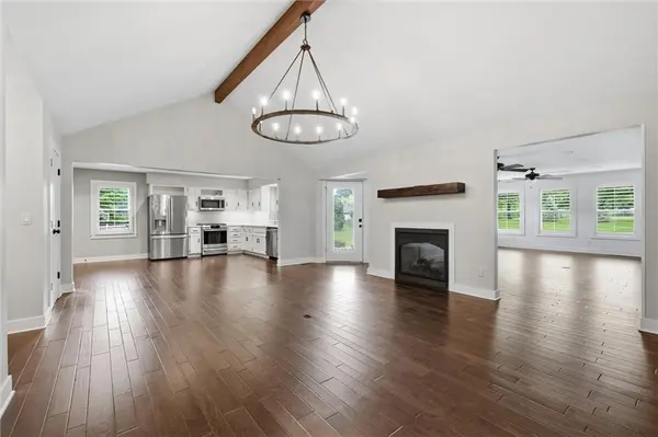 5625 W 201 ST, Stilwell, KS 66085