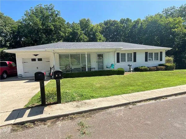 31 Country Club TER, Lexington, MO 64067