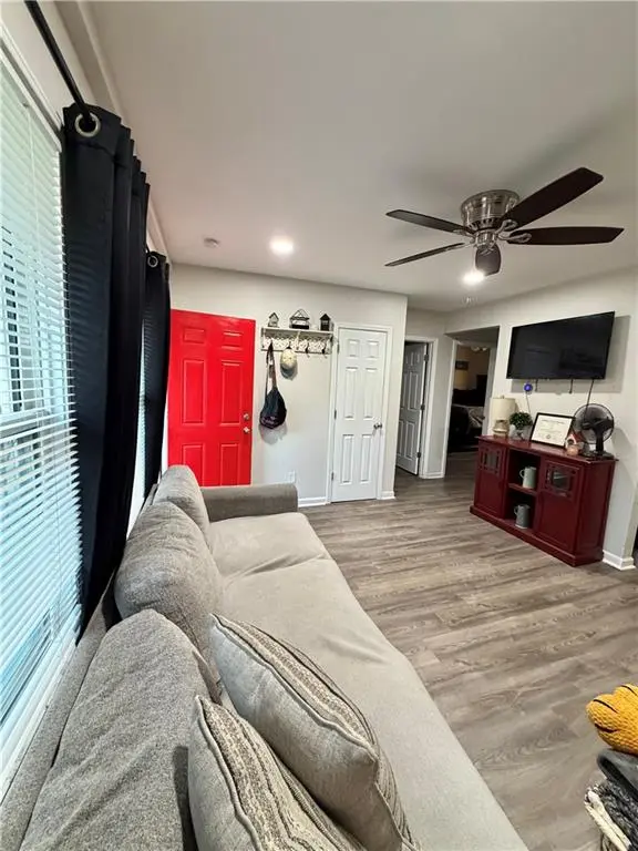 224 W 82nd ST, Kansas City, MO 64114