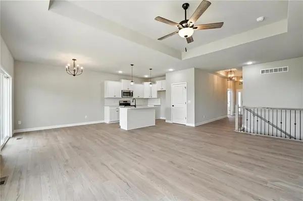 12425 S Redwood ST, Lee's Summit, MO 64086