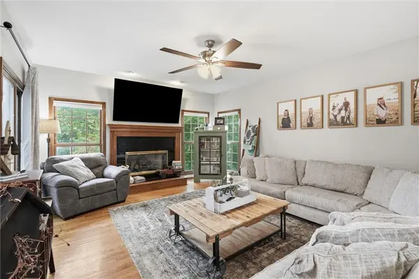 809 Cottonwood PL, Liberty, MO 64068