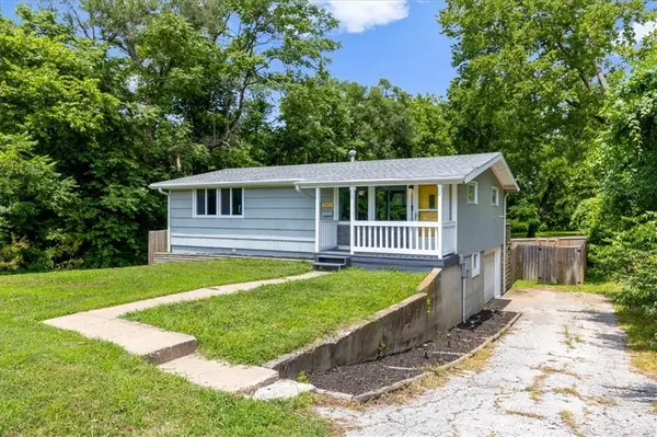 708 W Nickell AVE, Independence, MO 64050