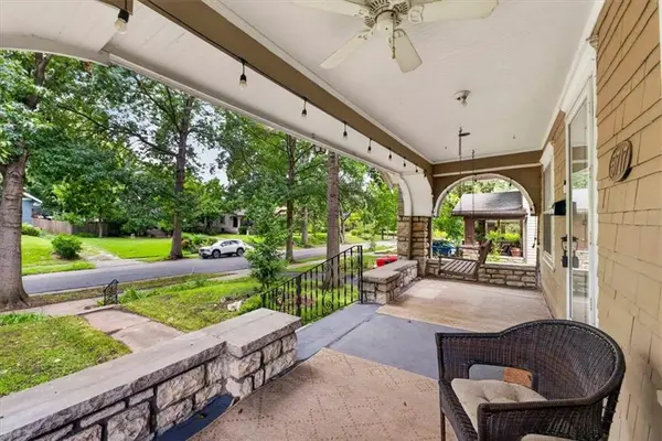 5717 Holmes ST, Kansas City, MO 64110
